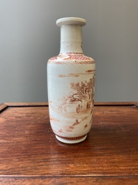 Een Chinese ijzerrode rouleau vaas, gesigneerd Xi Yi 西逸, Kangxi