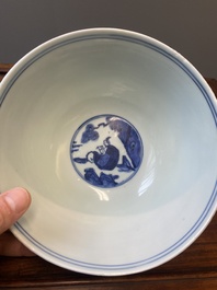 Een Chinese blauw-witte 'Acht onsterfelijken' kom, Jiajing merk en periode