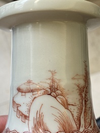 Een Chinese ijzerrode rouleau vaas, gesigneerd Xi Yi 西逸, Kangxi