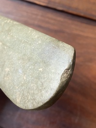 Trois pendentifs archa&iuml;ques en jade calcifi&eacute;, Chine, probablement culture de Liangzhu