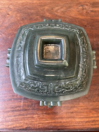 R&eacute;cipient alimentaire rituel couvert de type Fu 簠 en jade vert &eacute;pinard, 18/19&egrave;me