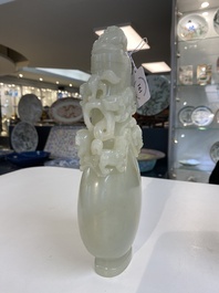 Beau vase couvert aux lions bouddhistes en jade blanc, Chine, Qing