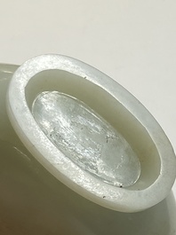 Beau vase couvert aux lions bouddhistes en jade blanc, Chine, Qing