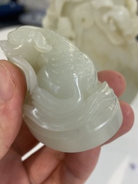 Beau vase couvert aux lions bouddhistes en jade blanc, Chine, Qing