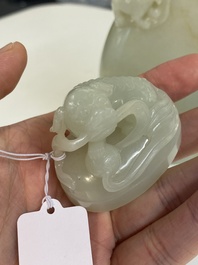 Beau vase couvert aux lions bouddhistes en jade blanc, Chine, Qing