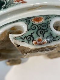 Jardini&egrave;re imp&eacute;riale en porcelaine de Chine famille verte, marque et &eacute;poque de Kangxi