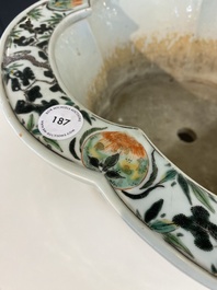 Jardini&egrave;re imp&eacute;riale en porcelaine de Chine famille verte, marque et &eacute;poque de Kangxi
