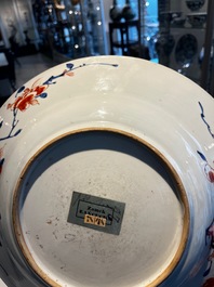 Paire de plats en porcelaine de Chine famille verte &agrave; d&eacute;cor de l'Emp&eacute;reur Yang, Kangxi