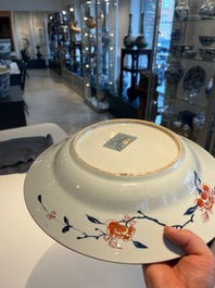 Paire de plats en porcelaine de Chine famille verte &agrave; d&eacute;cor de l'Emp&eacute;reur Yang, Kangxi