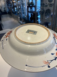Paire de plats en porcelaine de Chine famille verte &agrave; d&eacute;cor de l'Emp&eacute;reur Yang, Kangxi