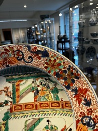 Paire de plats en porcelaine de Chine famille verte &agrave; d&eacute;cor de l'Emp&eacute;reur Yang, Kangxi
