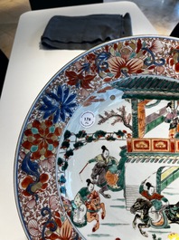Paire de plats en porcelaine de Chine famille verte &agrave; d&eacute;cor de l'Emp&eacute;reur Yang, Kangxi