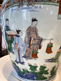 Grand vase couvert en porcelaine de Chine wucai &agrave; d&eacute;cor de l'anniversaire de Guo Ziyi, &eacute;poque Transition