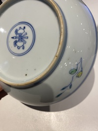 Belle coupe en porcelaine de Chine doucai &agrave; d&eacute;cor de fruits, Kangxi