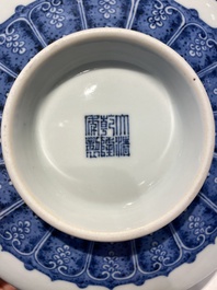 Coupe sur talon ou tazza en porcelaine de Chine en bleu et blanc &agrave; d&eacute;cor 'Bajixiang', marque et &eacute;poque de Qianlong