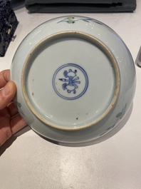 Belle coupe en porcelaine de Chine doucai &agrave; d&eacute;cor de fruits, Kangxi
