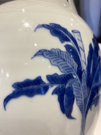 Een Chinese blauw-witte vaas met kylins, Transitie periode