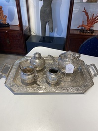 A Chinese silver 4-piece tea service on tray, Tu Mao Xing mark 塗茂興, 19th C.