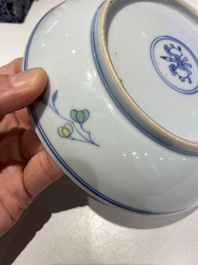 Belle coupe en porcelaine de Chine doucai &agrave; d&eacute;cor de fruits, Kangxi