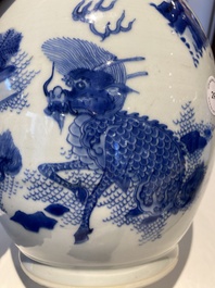 Een Chinese blauw-witte vaas met kylins, Transitie periode