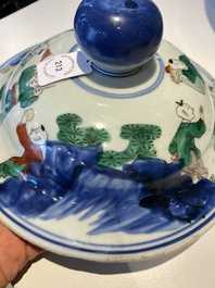 Grand vase couvert en porcelaine de Chine wucai &agrave; d&eacute;cor de l'anniversaire de Guo Ziyi, &eacute;poque Transition