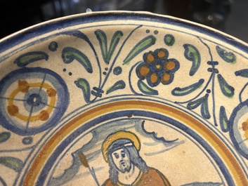 Een zeldzame polychrome Antwerpse majolica schotel met 'Christus als man van smarten', ca. 1540-1550