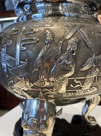 Grand br&ucirc;le-parfum tripod en argent, marque Shanghai Xinfengxiang 上海新鳳祥, Chine, dat&eacute; 1925