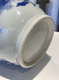 Een Chinese blauw-witte vaas met kylins, Transitie periode