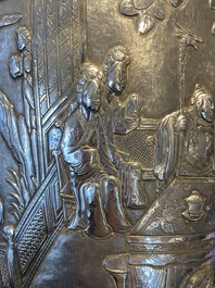 Paire de vases en argent &agrave; d&eacute;cor de l'anniversaire de Guo Ziyi, Chine, marque de Qingyun 慶雲, 19&egrave;me