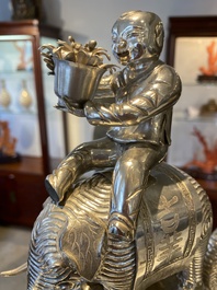 Grand br&ucirc;le-parfum tripod en argent, marque Shanghai Xinfengxiang 上海新鳳祥, Chine, dat&eacute; 1925