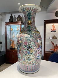 A large Chinese famille rose vase with palace scenes, 19th C.