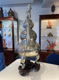 Grand br&ucirc;le-parfum tripod en argent, marque Shanghai Xinfengxiang 上海新鳳祥, Chine, dat&eacute; 1925