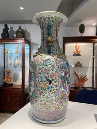 A large Chinese famille rose vase with palace scenes, 19th C.