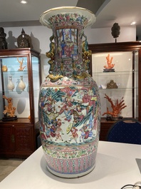 A large Chinese famille rose vase with palace scenes, 19th C.