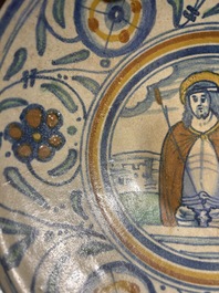 Een zeldzame polychrome Antwerpse majolica schotel met 'Christus als man van smarten', ca. 1540-1550
