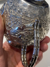 A Chinese silver 4-piece tea service on tray, Tu Mao Xing mark 塗茂興, 19th C.