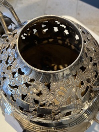 Grand br&ucirc;le-parfum tripod en argent, marque Shanghai Xinfengxiang 上海新鳳祥, Chine, dat&eacute; 1925