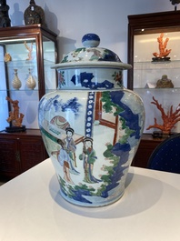 Grand vase couvert en porcelaine de Chine wucai &agrave; d&eacute;cor de l'anniversaire de Guo Ziyi, &eacute;poque Transition