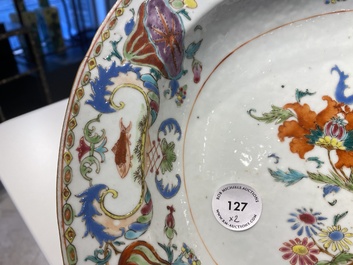 Paire de plats de forme ovale en porcelaine de Chine famille rose &agrave; d&eacute;cor 'Pompadour', Qianlong, vers 1745