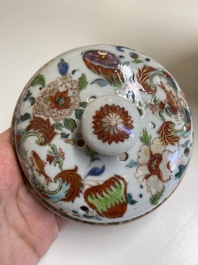 Pot-pourri et son couvercle en porcelaine de Chine famille rose &agrave; d&eacute;cor 'Pompadour' sur socle en bronze dor&eacute;, Qianlong, vers 1745