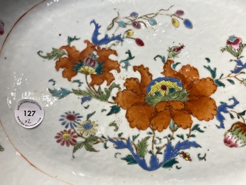 Paire de plats de forme ovale en porcelaine de Chine famille rose &agrave; d&eacute;cor 'Pompadour', Qianlong, vers 1745
