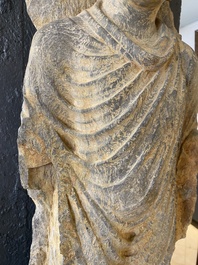 Sculpture de Bouddha Shakyamuni en schiste gris, Gandhara, 3/4&egrave;me