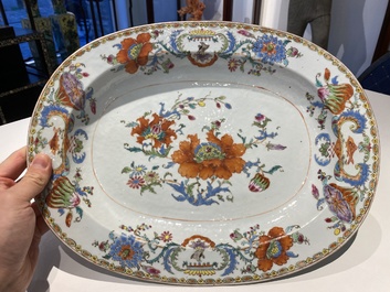 Paire de plats de forme ovale en porcelaine de Chine famille rose &agrave; d&eacute;cor 'Pompadour', Qianlong, vers 1745