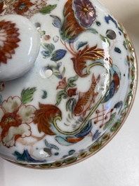 Pot-pourri et son couvercle en porcelaine de Chine famille rose &agrave; d&eacute;cor 'Pompadour' sur socle en bronze dor&eacute;, Qianlong, vers 1745