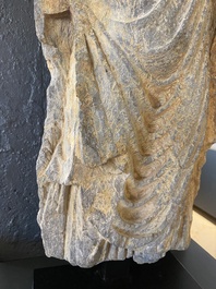 Sculpture de Bouddha Shakyamuni en schiste gris, Gandhara, 3/4&egrave;me