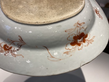 Paire de plats de forme ovale en porcelaine de Chine famille rose &agrave; d&eacute;cor 'Pompadour', Qianlong, vers 1745