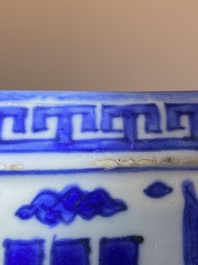 Vase de forme 'cong' en porcelaine de Chine en bleu et blanc &agrave; d&eacute;cor de grues et de trigrammes, Jiajing/Wanli