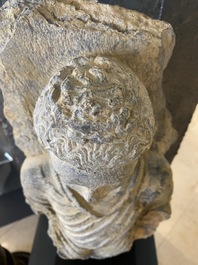 Sculpture de Bouddha Shakyamuni en schiste gris, Gandhara, 3/4&egrave;me