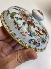 Pot-pourri et son couvercle en porcelaine de Chine famille rose &agrave; d&eacute;cor 'Pompadour' sur socle en bronze dor&eacute;, Qianlong, vers 1745