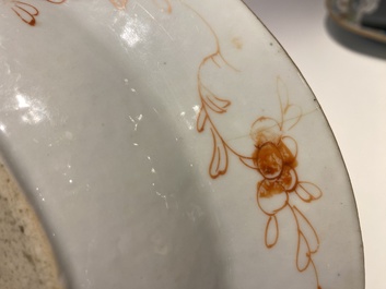 Paire de plats de forme ovale en porcelaine de Chine famille rose &agrave; d&eacute;cor 'Pompadour', Qianlong, vers 1745